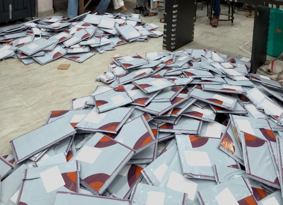 Packed parcels in the Soni Enterprises workspace, with shipping-label information concealed.